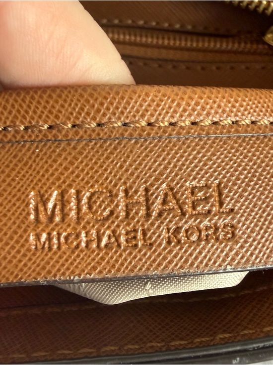 MICHAEL KORS Jet Set Travel Crossbody Purse Tan - Picture 9 of 9